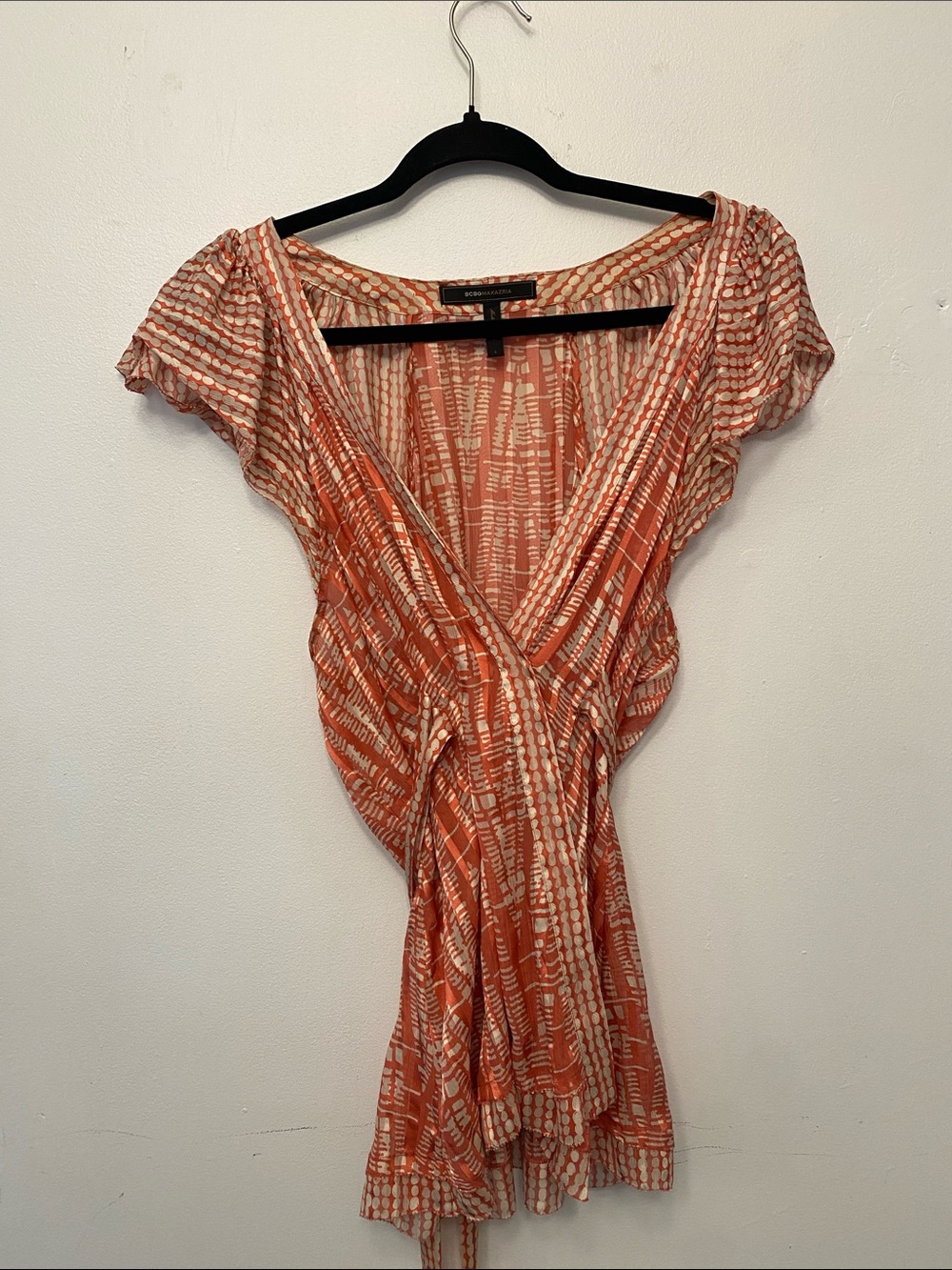 BCBGMaxAzria Vintage Y2K Coral and Cream Patterned 100% Silk Wrap Blouse